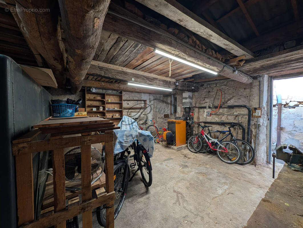 Maison à LA BASTIDE-DES-JOURDANS