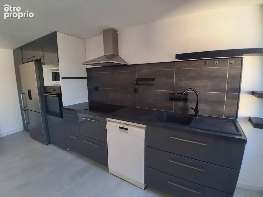 Maison de village climatisée, cuisine équipée, garage   Carnoules - photo 1