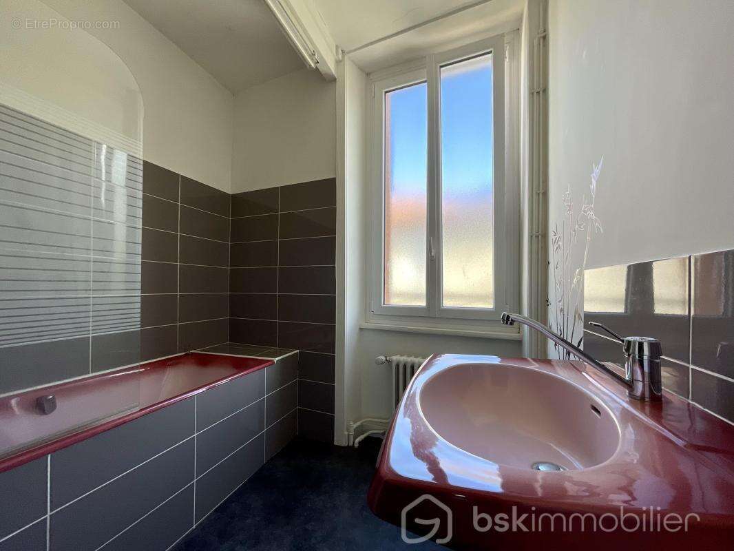 Maison à ORADOUR-SUR-VAYRES