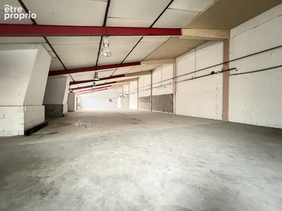 Roquebrune sur Argens En zone artisanale et commerciale, avec double visibilié, 1424 m2 sur deux niveaux : - photo 7
