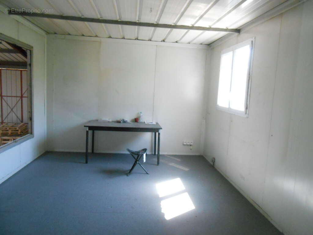 Commerce à LA VILLEDIEU-DU-CLAIN