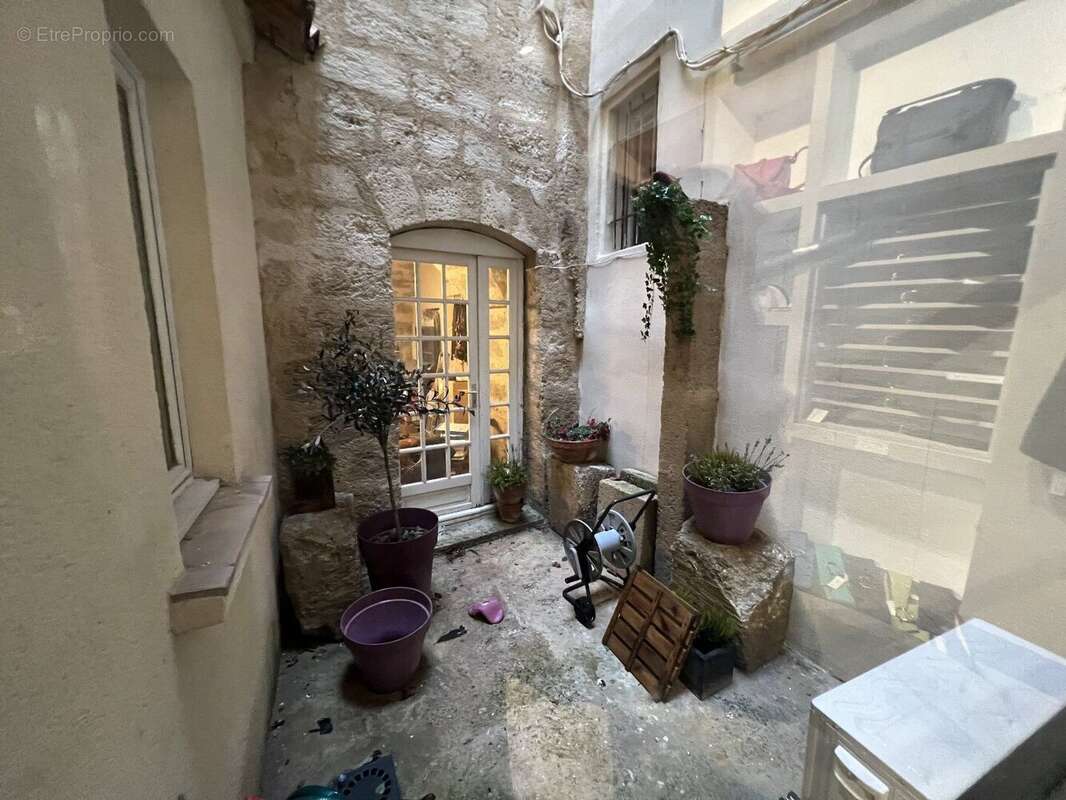 Photo 2 - Commerce à PEZENAS