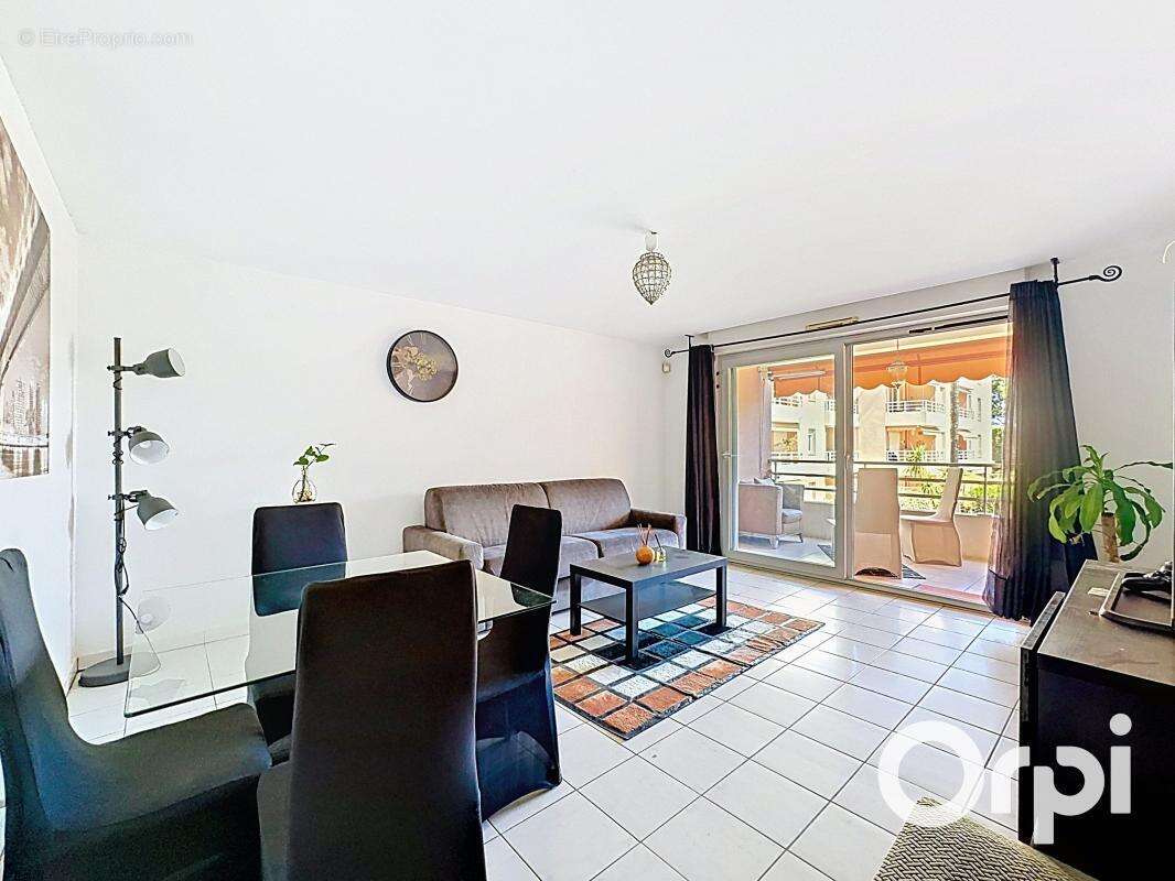 Appartement à VILLENEUVE-LOUBET