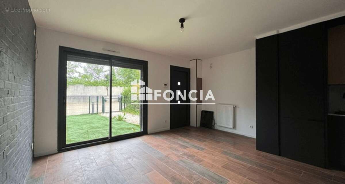 Appartement à MAGNY-LES-HAMEAUX