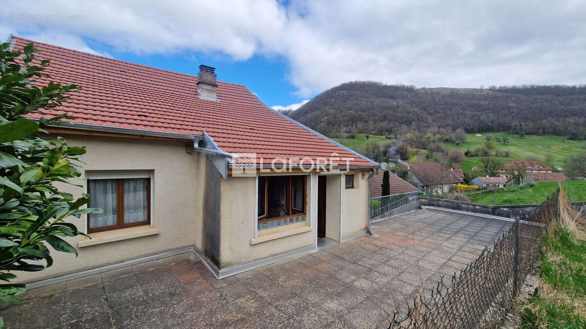 Maison à LA CHAPELLE-SUR-FURIEUSE