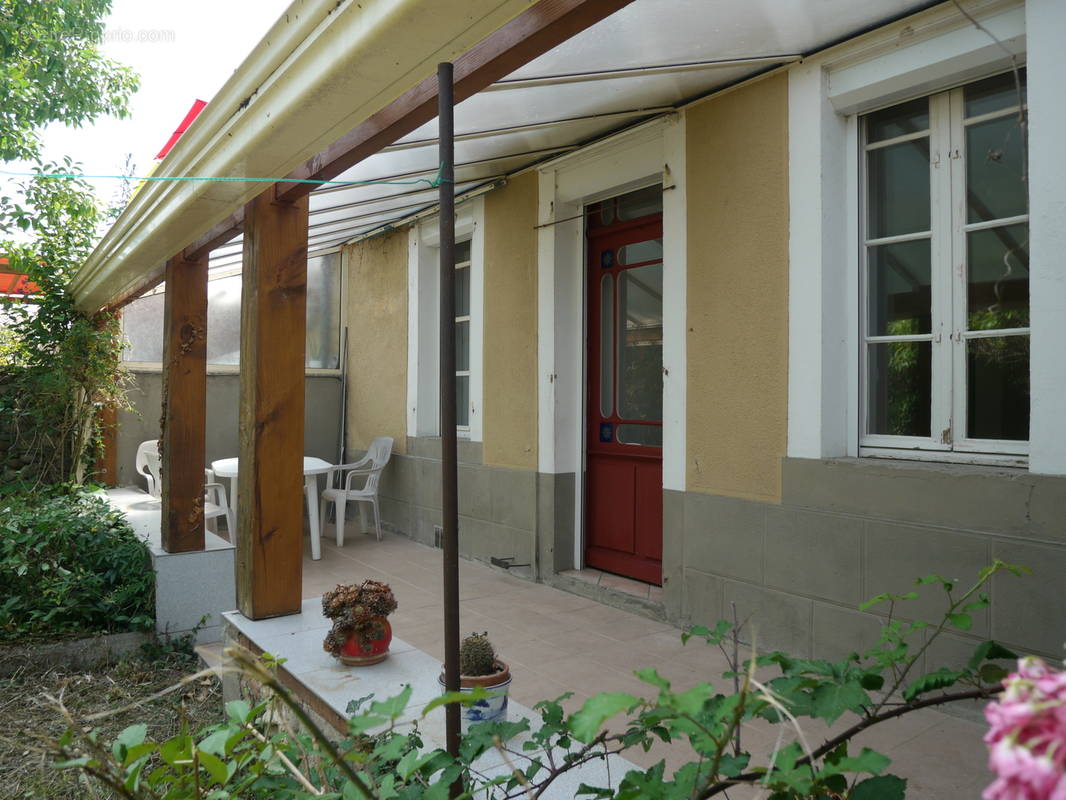 T2 RdC 49 m2 + Terrasse 16 m2 + Jardin 270 m2 + 2 Cabanons - photo 2