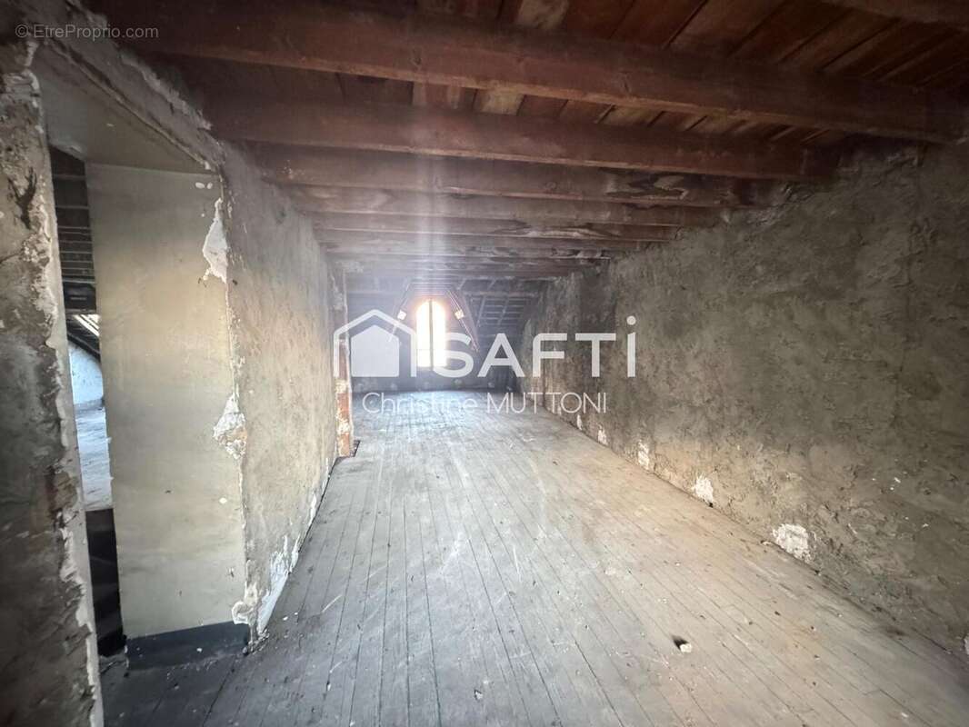 Appartement 200 m² à Culoz  - photo 3