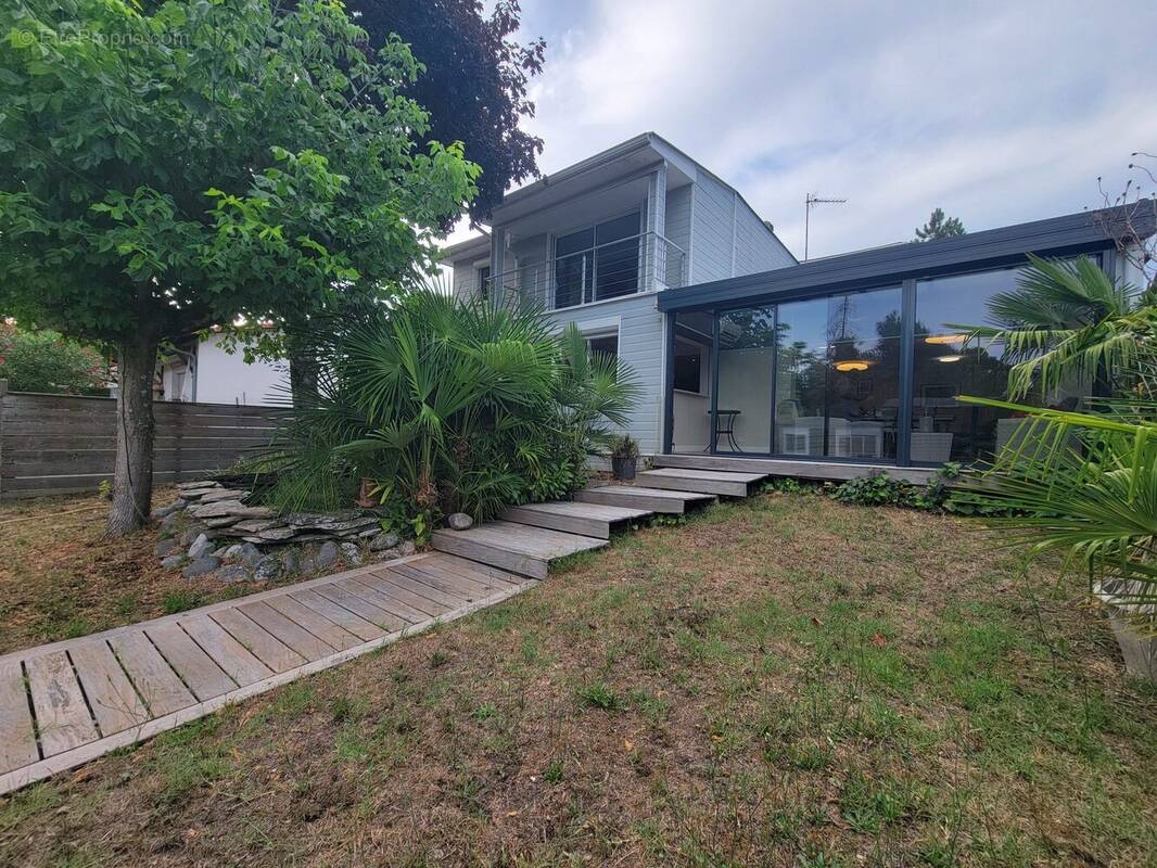 Maison à VILLENAVE-D'ORNON