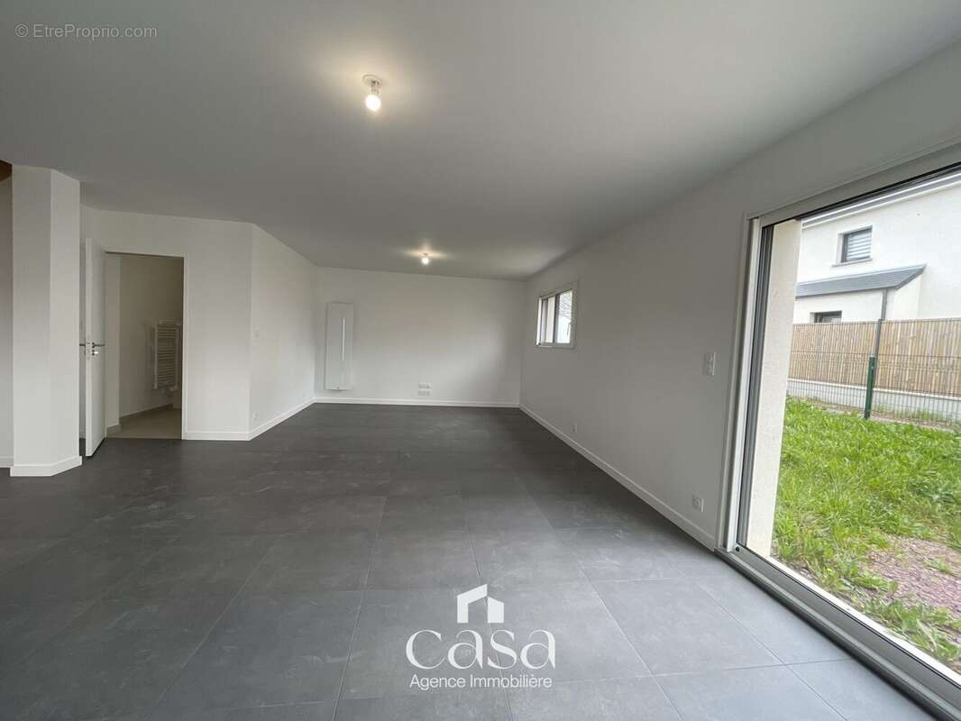 Maison à FONTAINE-ETOUPEFOUR