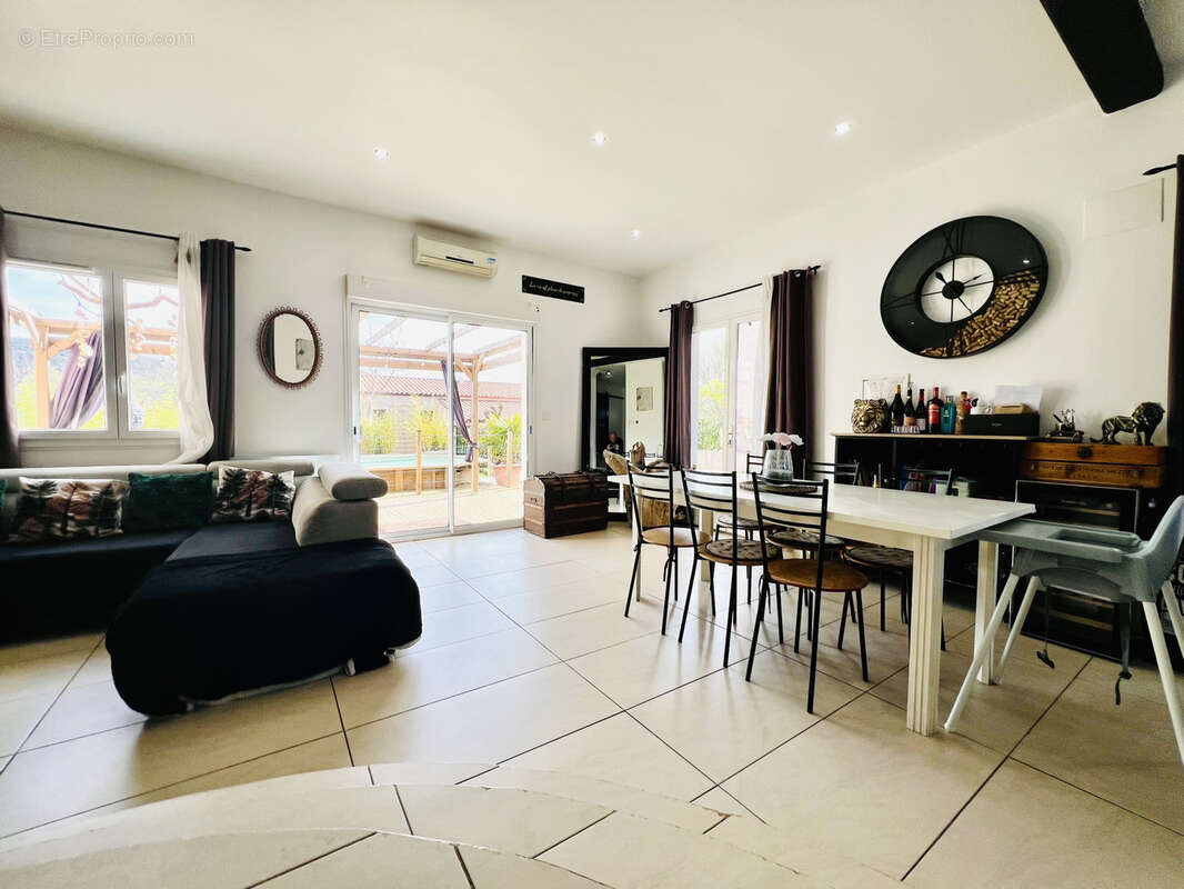 Vente villa T4 de 90m2 avec piscine sur un terrain de 206m2 - photo 15