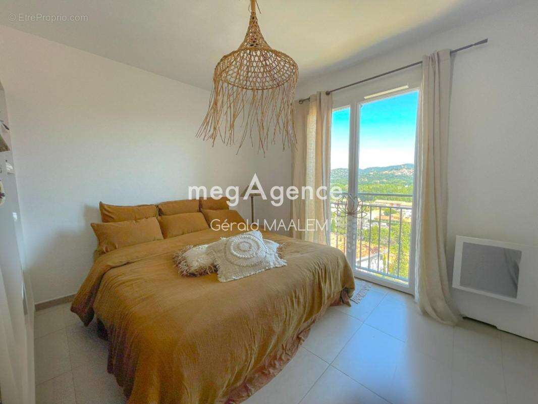 Appartement à COGOLIN