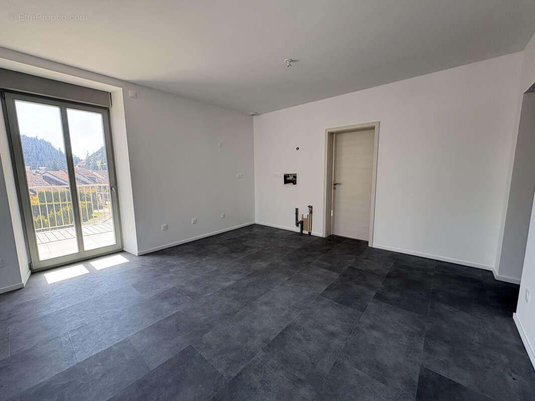 Appartement à LA CLUSE-ET-MIJOUX