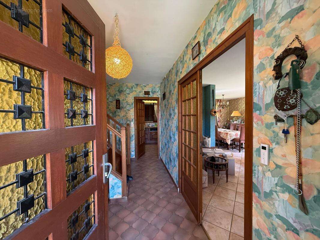 Maison À Vendre 153m2 avec Sous-sol et Jardin - photo 3