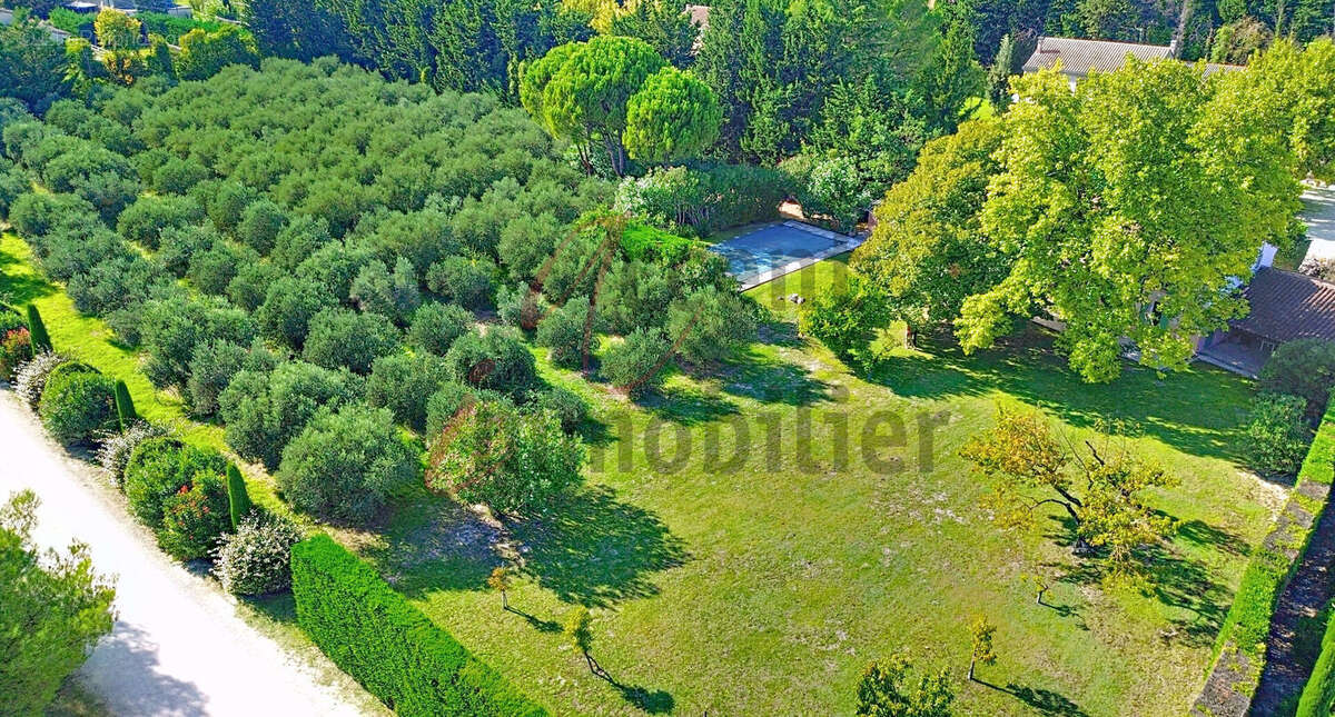Noves : Mas avec oliviers, piscine et annexes - photo 18