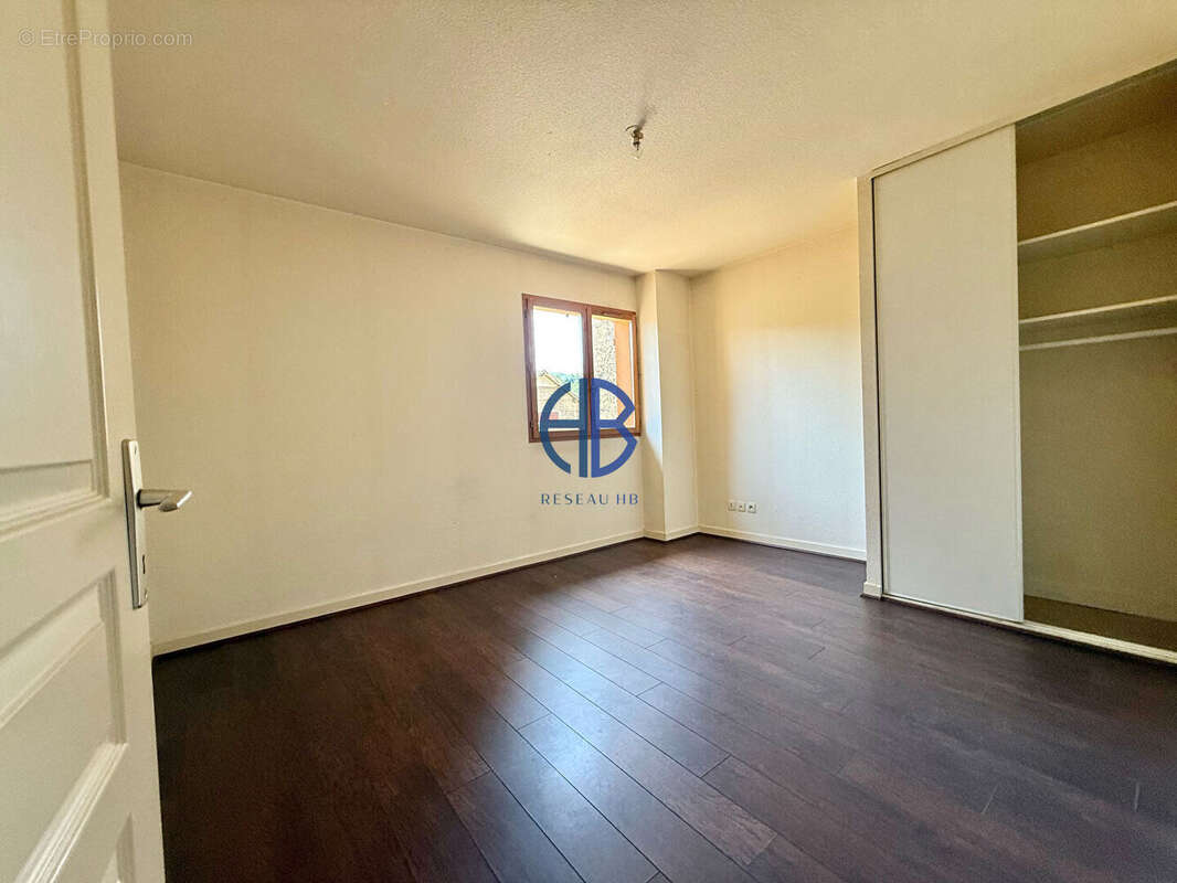 Appartement Type 2 de plain-pied + terrasse - photo 4