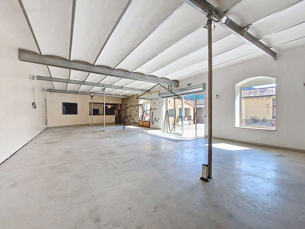 Local professionnel de 466 m2   Emplacement premium avec parkings privatifs - photo 4