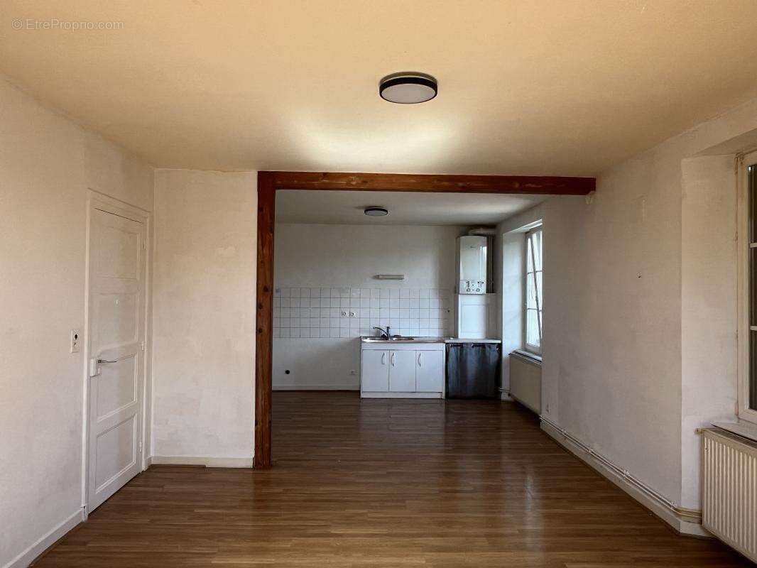 Appartement 500 m² à Secenans  - photo 7