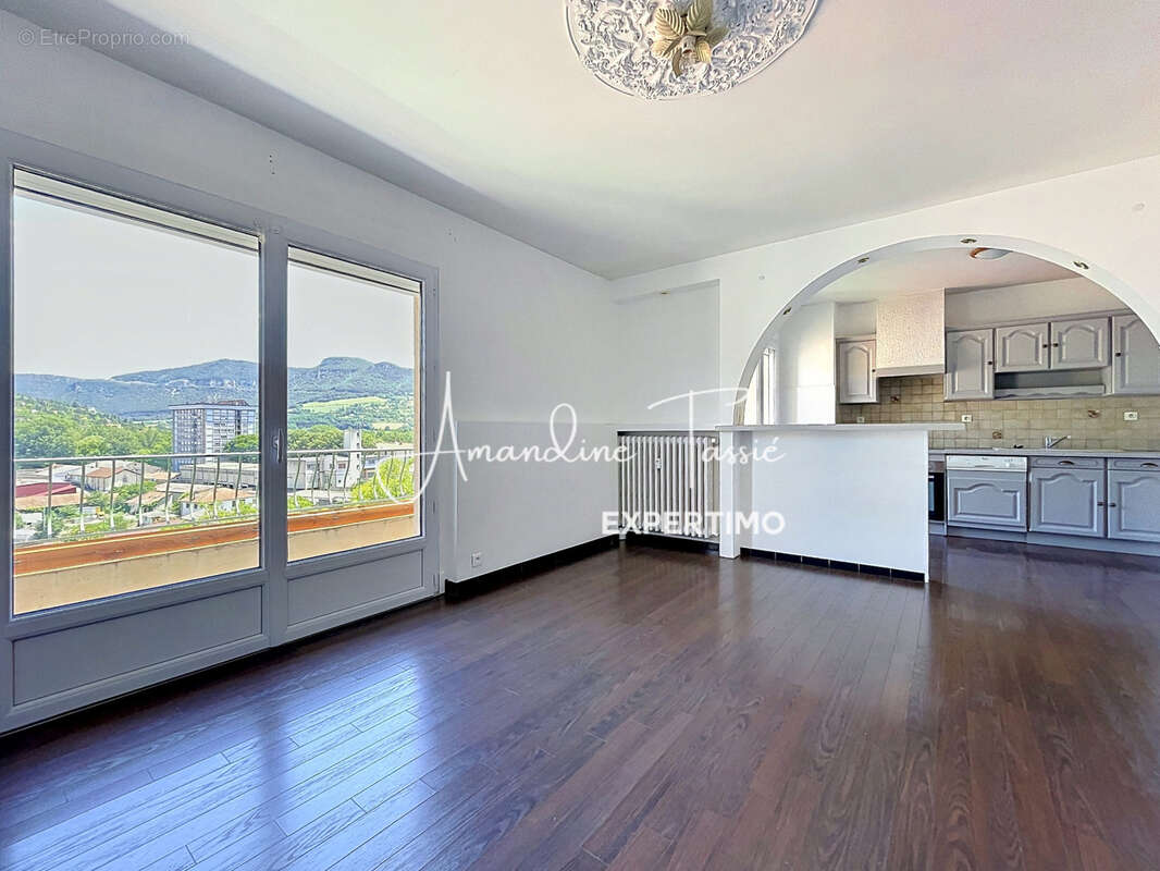 EXCLUSIVITÉ   Appartement vendu loué. T3 lumineux avec ascenseur et vue dégagée à Millau - photo 2