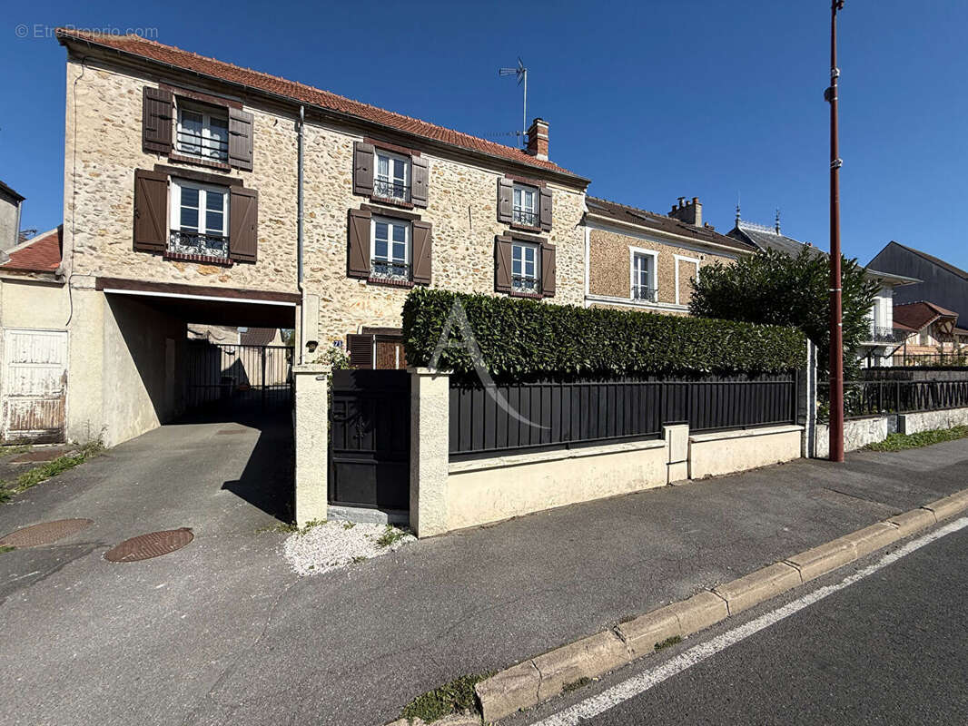 Appartement à OZOIR-LA-FERRIERE