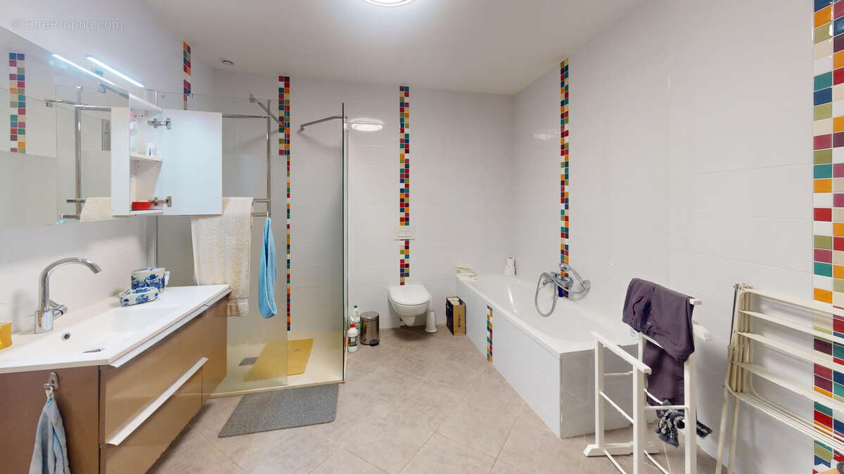 EN EXCLUSIVITE ! le prix d'un grand appartement! Maison de bourg de caractère rénovée, avec garage et terrasse - photo 13