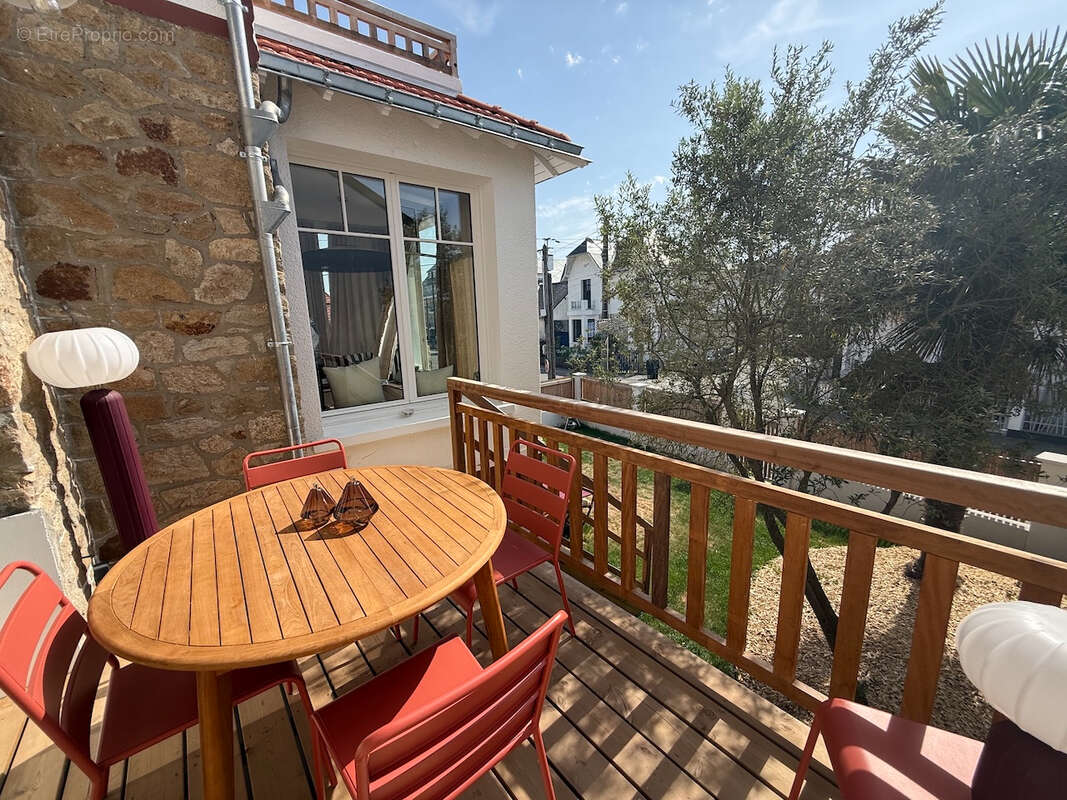 Villa de caractère en parfait état proche centre ville. - photo 16