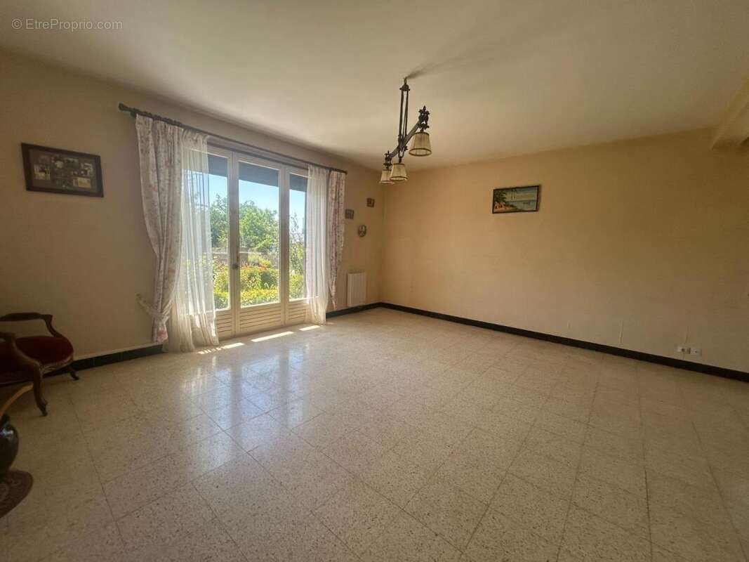 Maison 110 m² à La Neuville-Chant-D'oisel  - photo 6