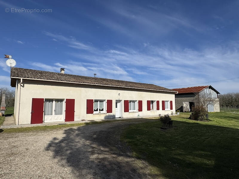 Maison à NEUVICQ