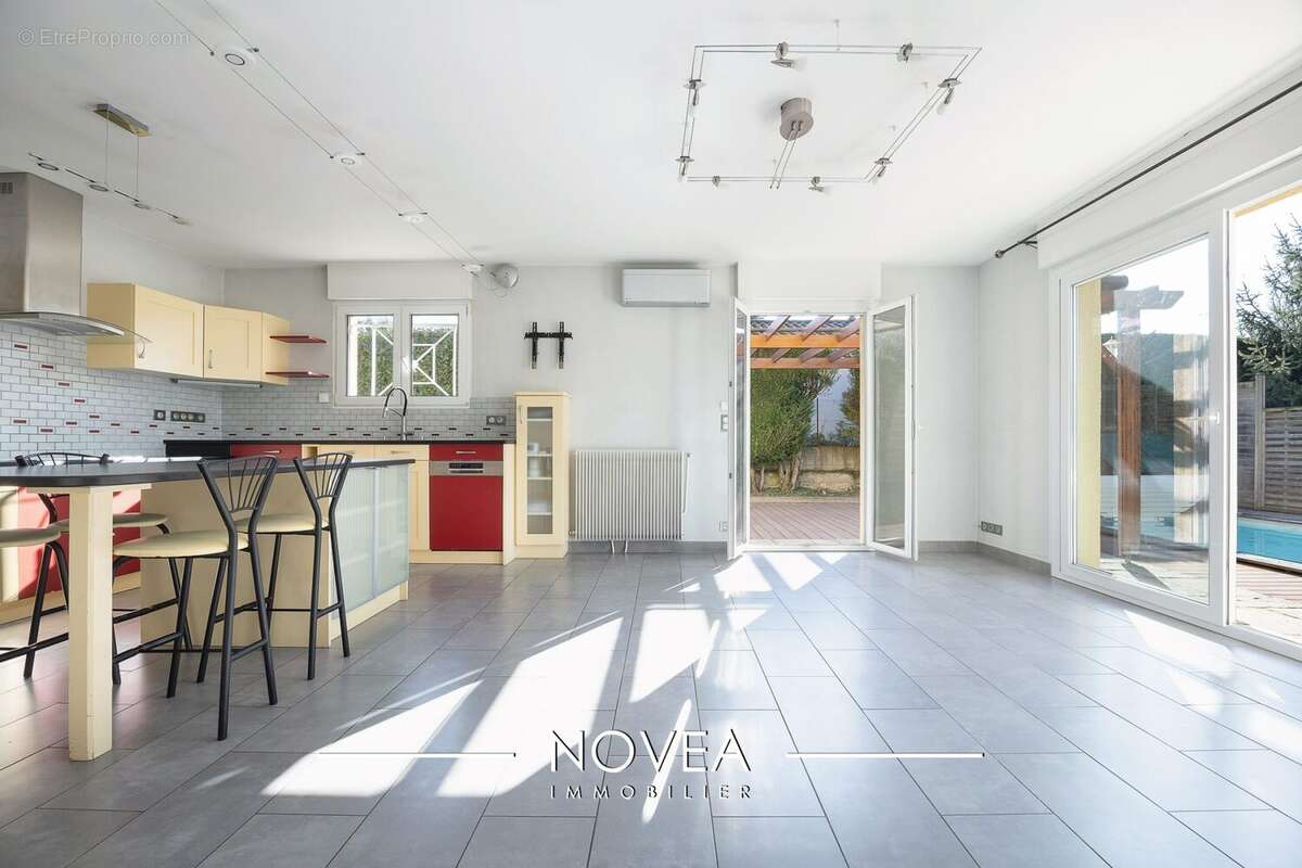 Maison à SATHONAY-VILLAGE