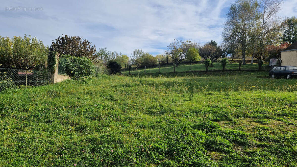 Terrain à GY-L'EVEQUE