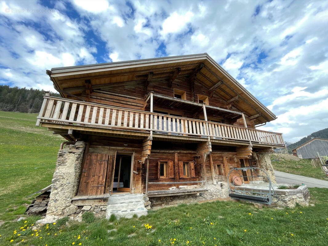 Maison à NOTRE-DAME-DE-BELLECOMBE