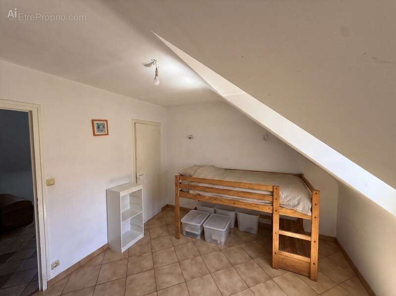 Longère en pierre – 150,76 m² – 6 pièces – 5 chambres – Terrain 6 345 m² – Dépendances – Hangar – Sous-sol complet - photo 18