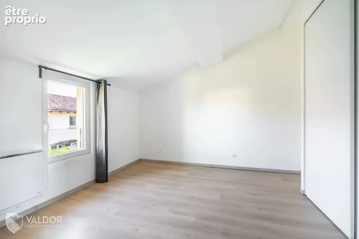 Pommiers - Duplex 4 pièces 93 m² - deux stationnements - terrasse. - photo 7