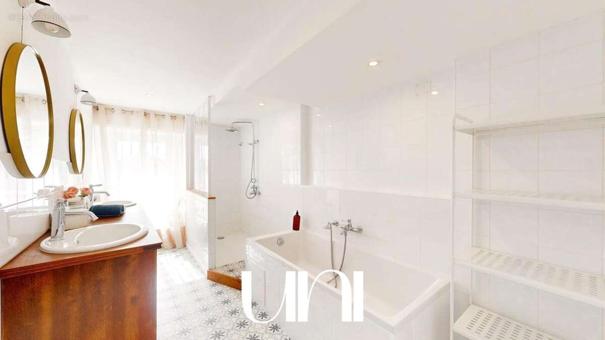 Maison à MEZIDON-CANON