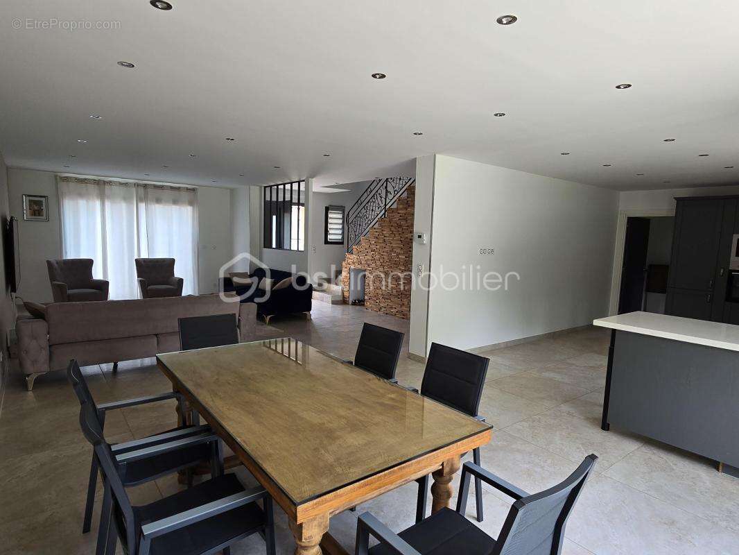 Pavillon contemporain de 2020 – 225 m² – 6 Chambres – DPE A – Saint-Martin-le-Nœud (60000) - photo 4