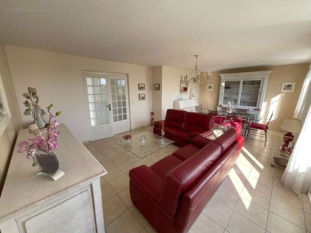 Maison à CHANTELOUP-LES-VIGNES