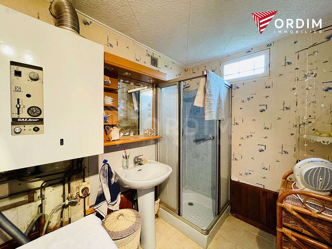 **Maison de Village à Saint-Martin-des-Champs** - photo 8