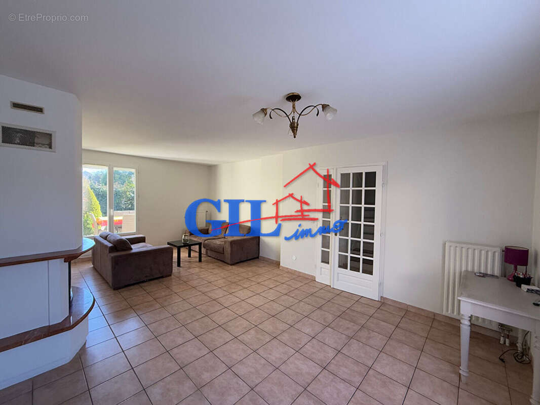 Maison à SAVIGNY-LE-TEMPLE