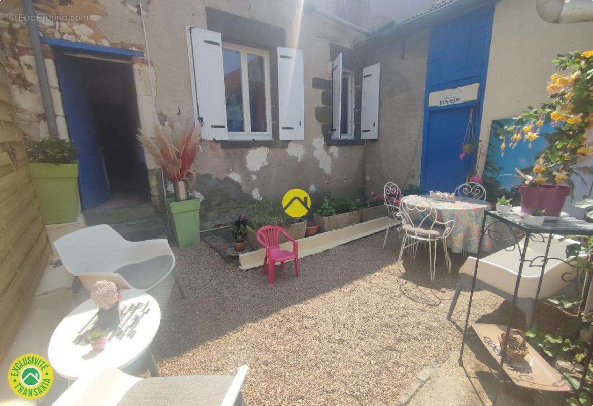 Commerce à VAILLY-SUR-SAULDRE