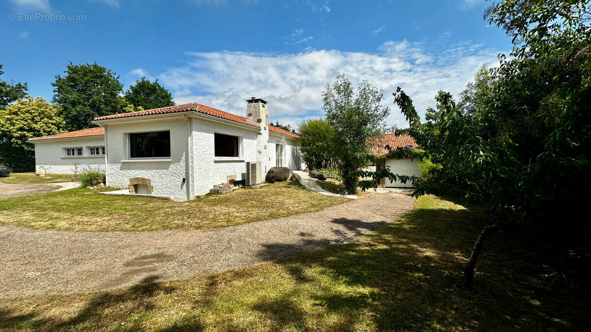 Maison à DOMPIERRE-SUR-YON