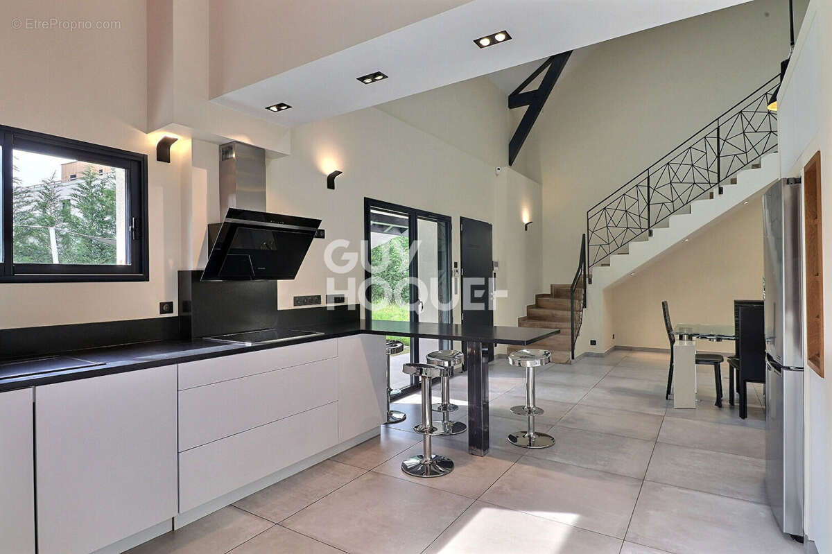 Maison à CHALLES-LES-EAUX