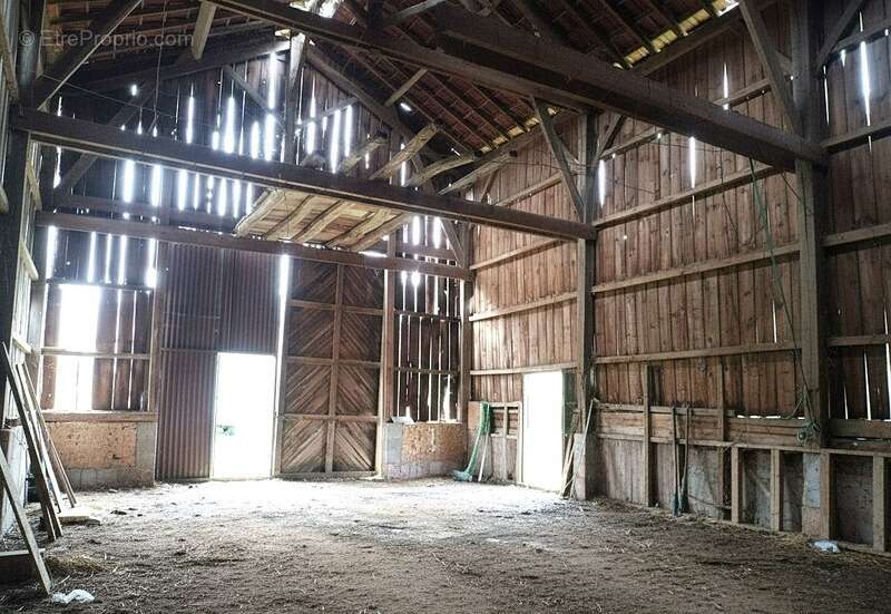 Maison à LA CHAPELLE-AUBAREIL