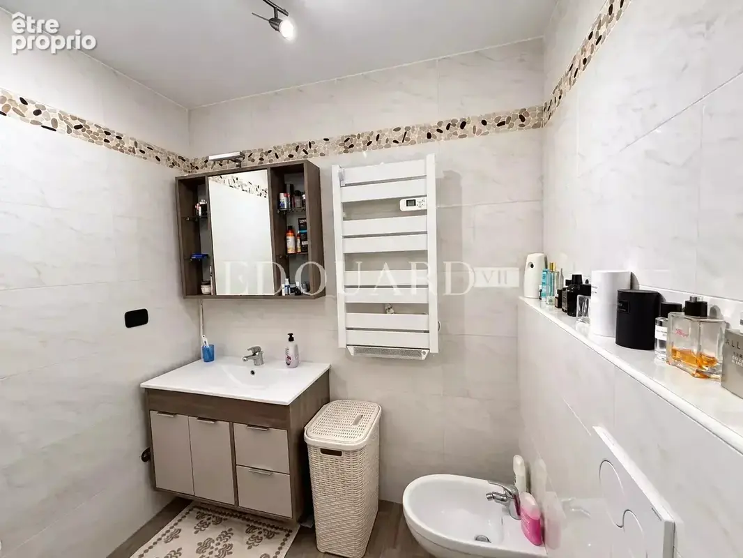 Deux pièces rénové à vendre avec terrasse et cave, au premier étage d’un immeuble moderne - photo 10