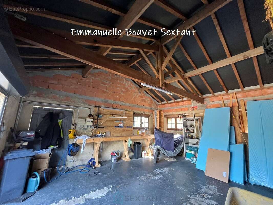 Maison en pierres, 4 chambres, 2 sde, garage, car-port, atelier, véranda, sur 4750 m2 clos. - photo 25