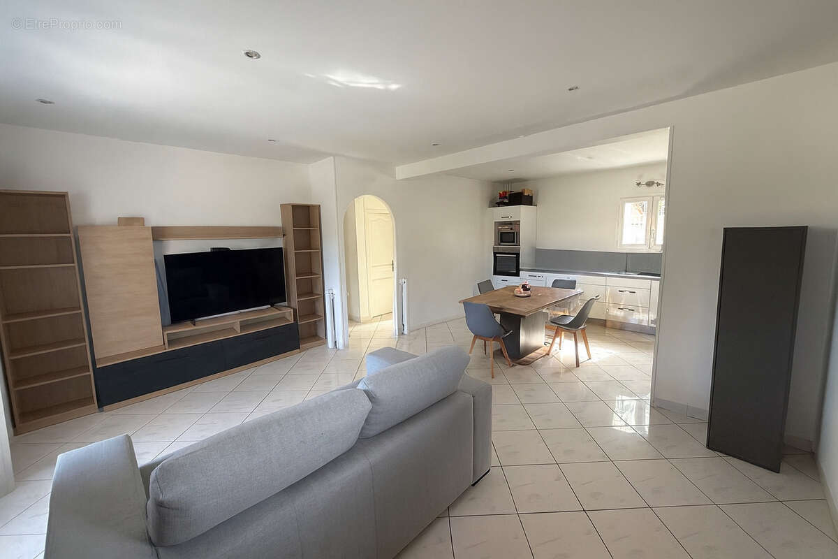 Maison à SOLLIES-PONT