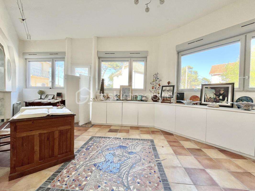 Immeuble mixte de 348m2 avec hôtel, loft, boutique et café ! - photo 26
