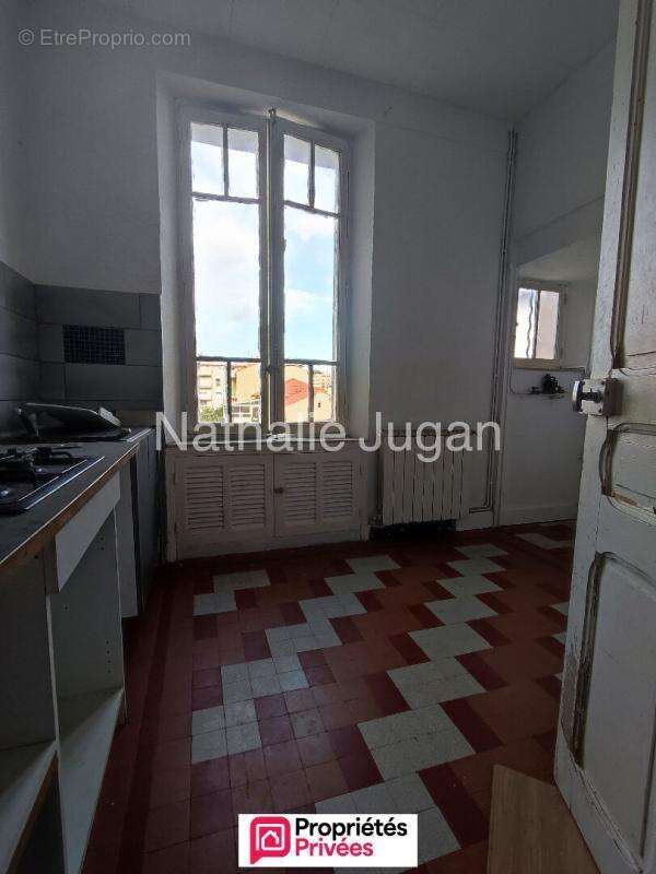 Vente TOULON Ouest - Maison de caractère à rénover de 205 m2 sur 318 m2 de terrain - Garage - photo 11
