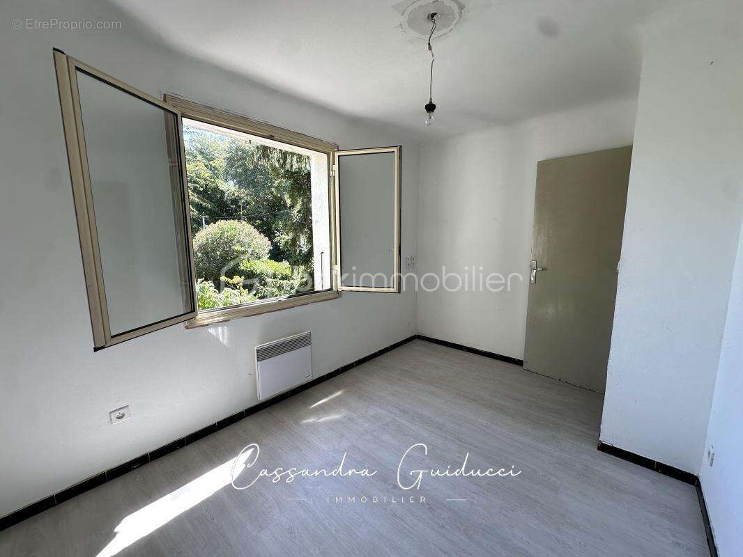 Maison de 112 m² • Potentiel T2 séparé + Habitation 3 chambres • Jardin & Grand Garage - photo 7