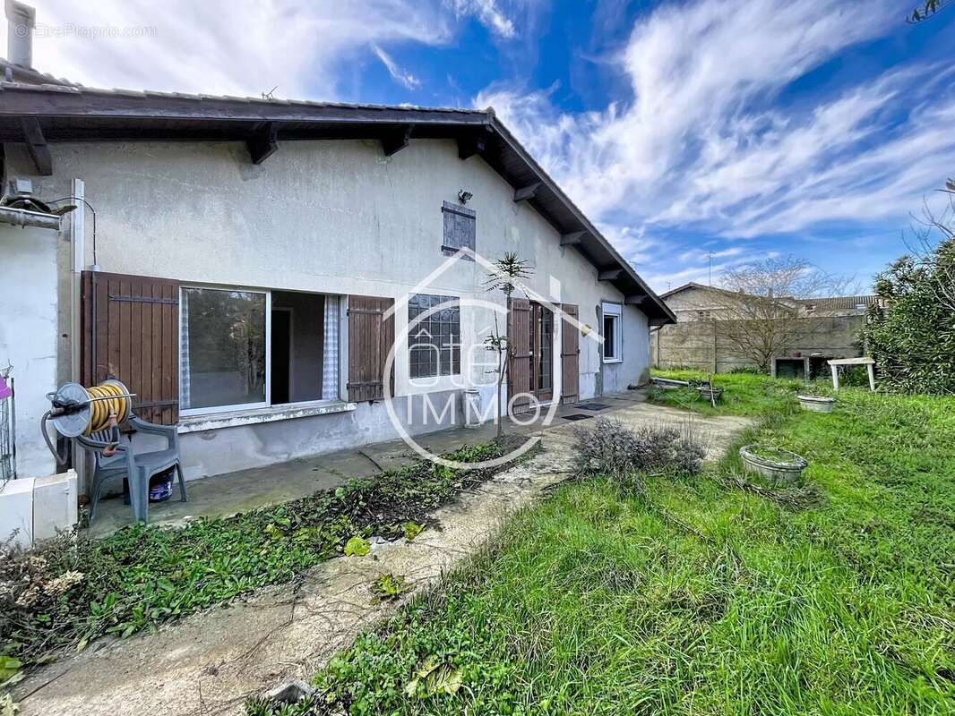 Maison à LAMOTHE-MONTRAVEL