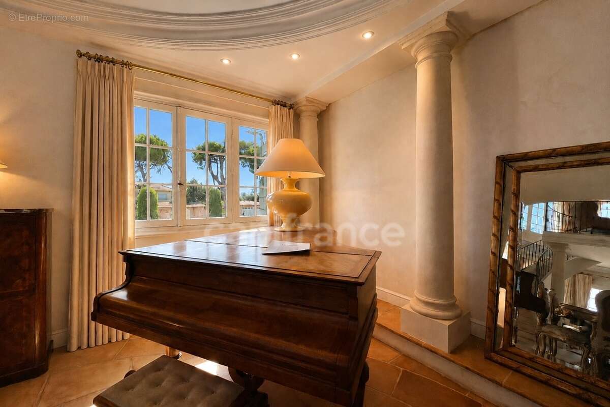 Propriété de caractère de 615 m2 sur 25 000 m2 de terrain - photo 7