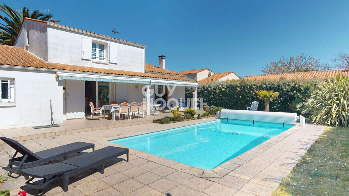 Maison à LA BREE-LES-BAINS